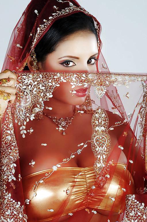 Pakistani Bride Model (SPECIAL THANKYOU 4RM MASERATI) #11342683