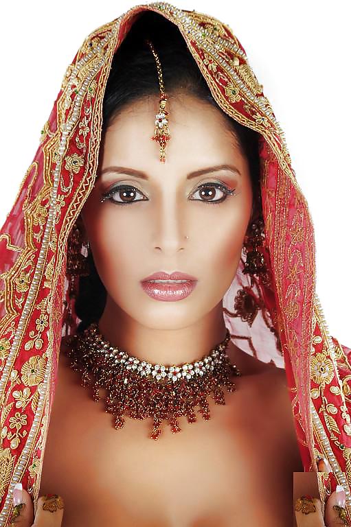 Pakistani Bride Model (SPECIAL THANKYOU 4RM MASERATI) #11342695