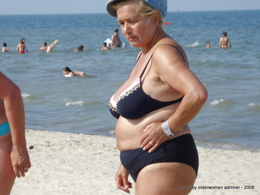 Nonne sulla spiaggia 3
 #11249856