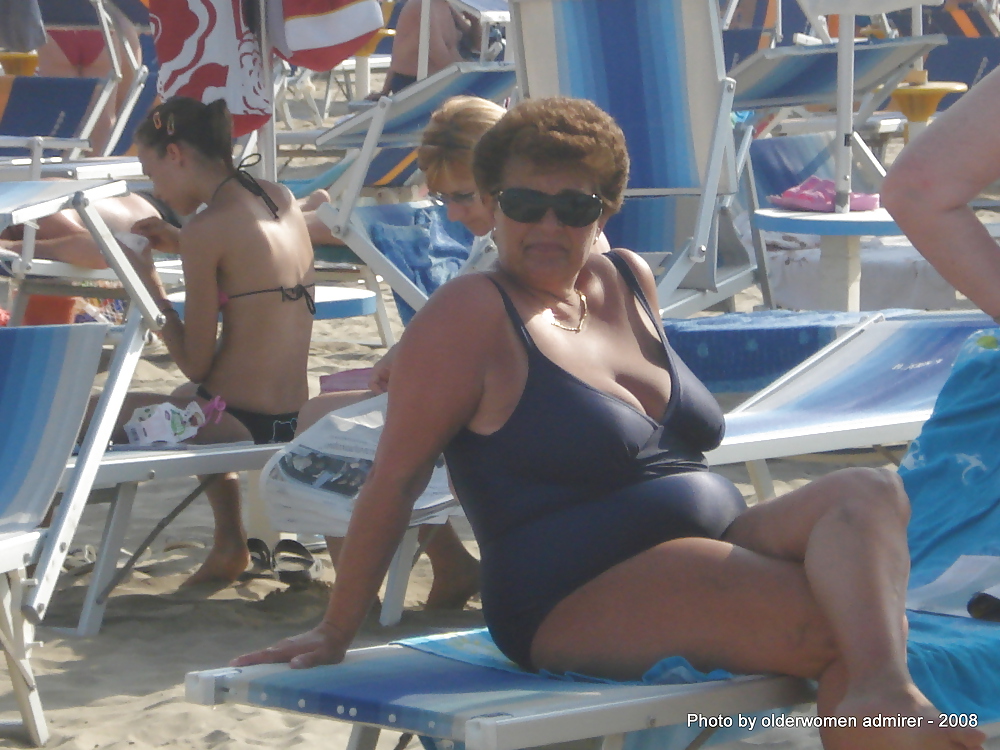 Nonne sulla spiaggia 3
 #11250034