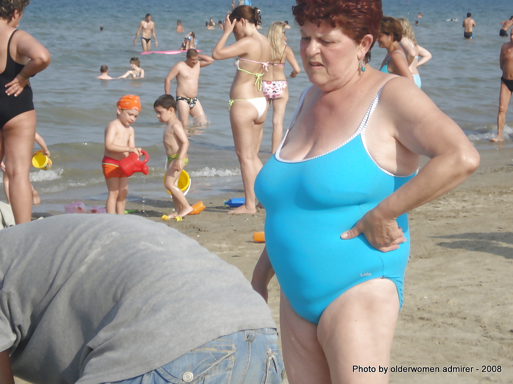 Nonne sulla spiaggia 3
 #11250064