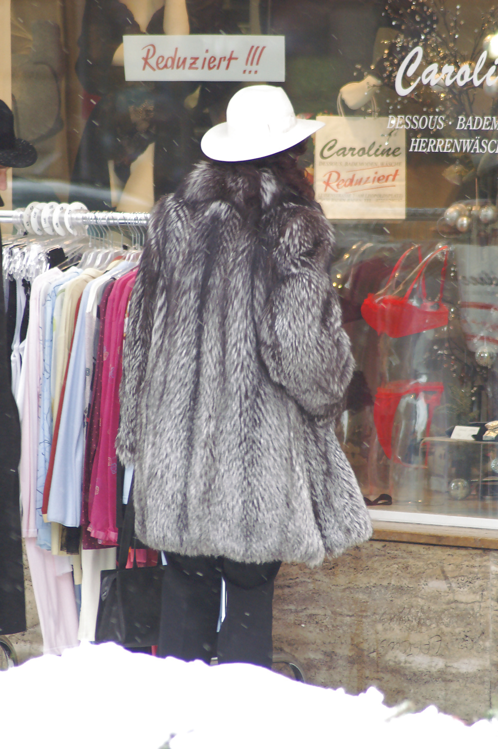 Street fur #20685658