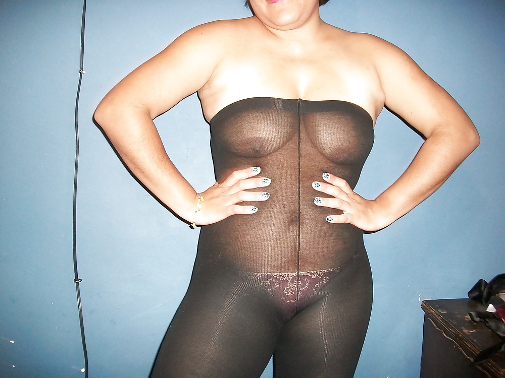 Maman Mexicaine Pose Dans Bodystocking #21251683