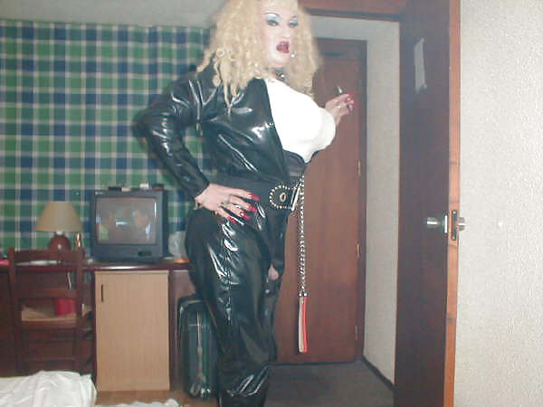 Frau Isabelle #17893940