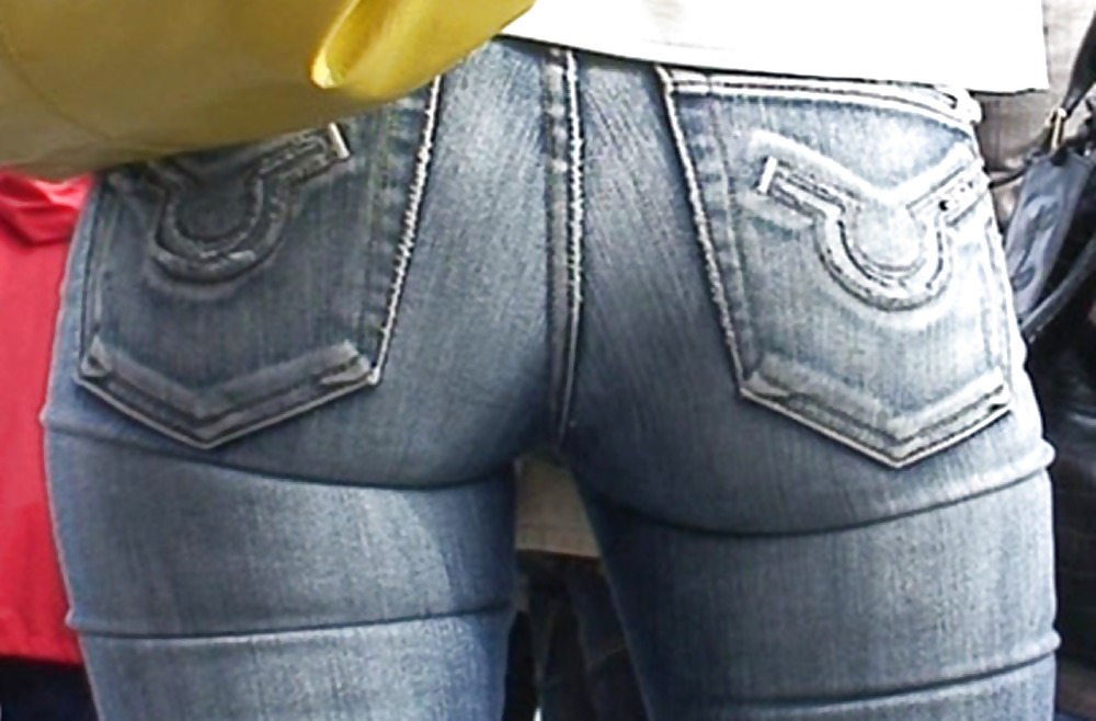 Culos redondos en los pantalones vaqueros de ajuste perfecto
 #2406833