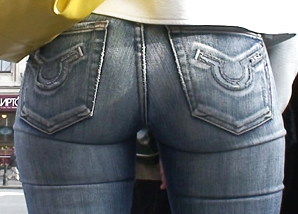 Culos redondos en los pantalones vaqueros de ajuste perfecto
 #2406852