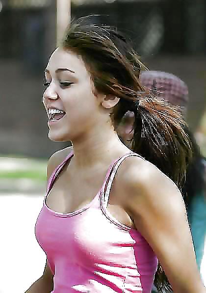 Miley cyrus disfrutando de una paja sobre miley :)
 #16518955