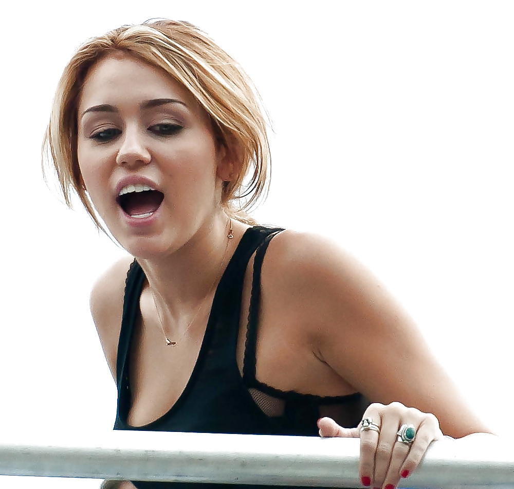 Miley cyrus disfrutando de una paja sobre miley :)
 #16519020