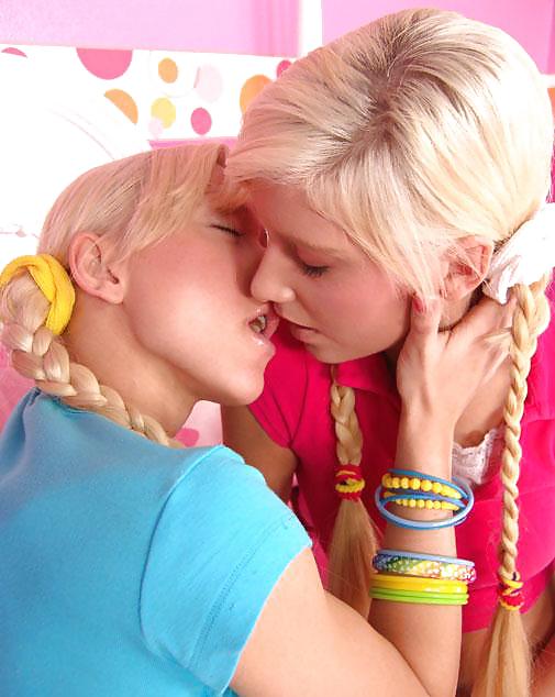 Sweet Kimmie and Sarah - Loving the juices #3850011