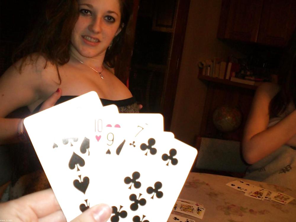 Strip poker
 #3848077