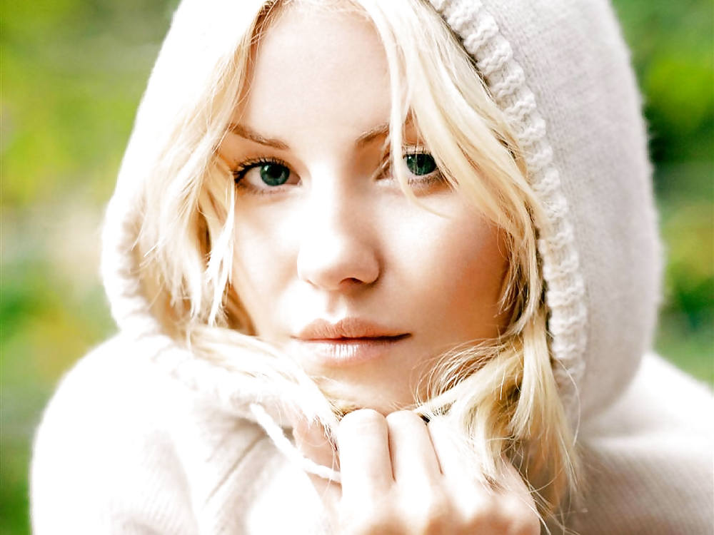 Album di Elisha cuthbert
 #16559026