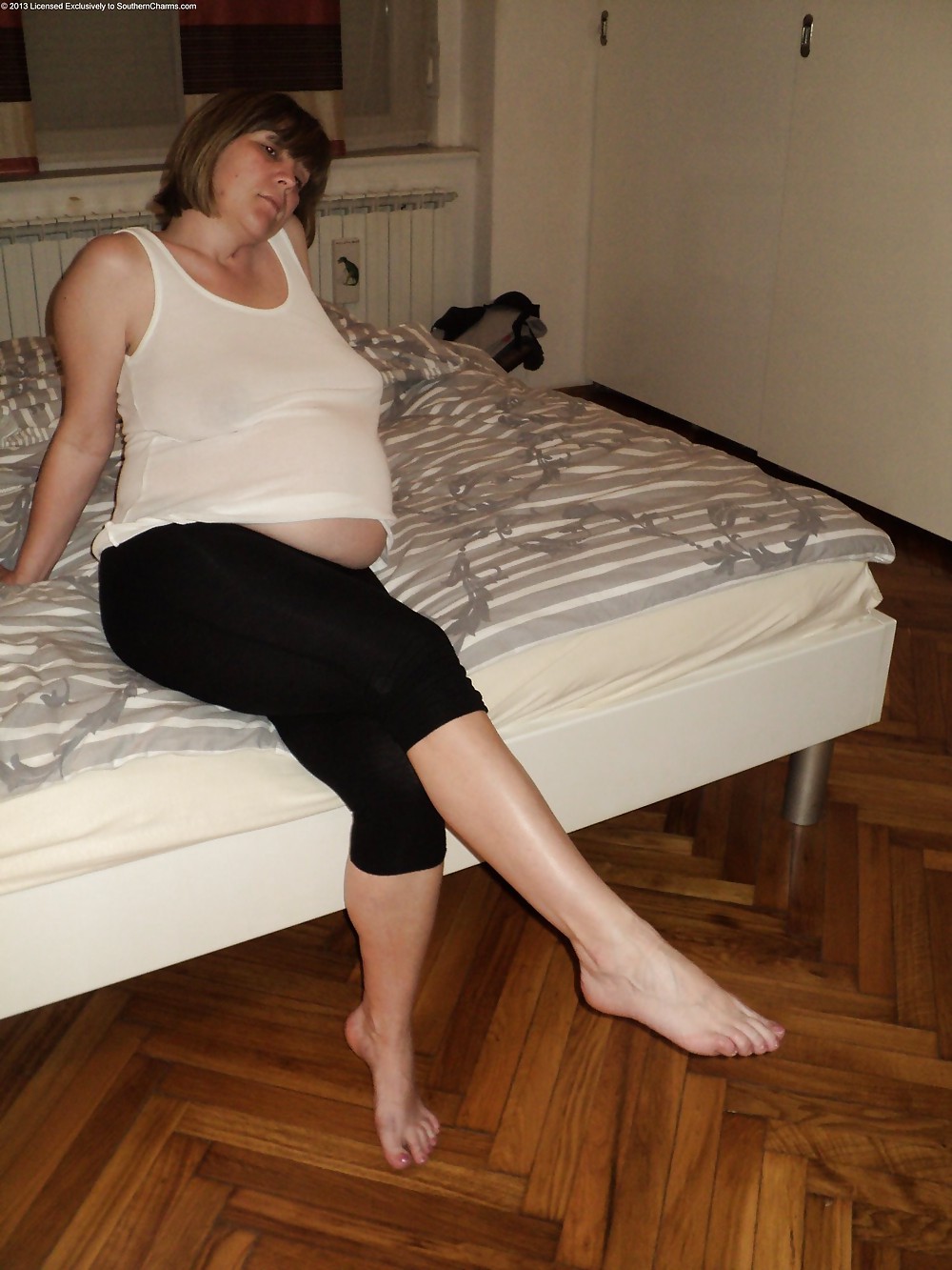 Slutwife Sonya - Preggo femdom foot domination #18851877