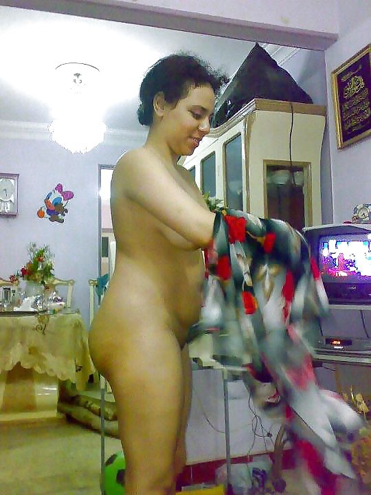 Sexy arab lady niked - shower - Rub #6976677