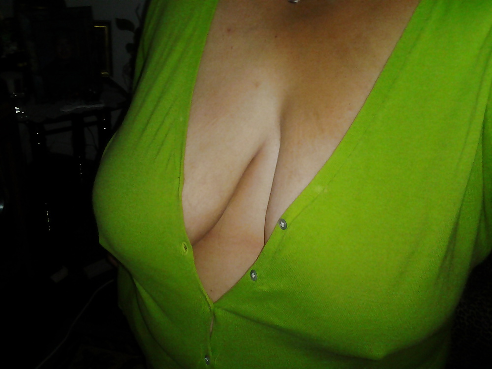 Consuming in green #9515262