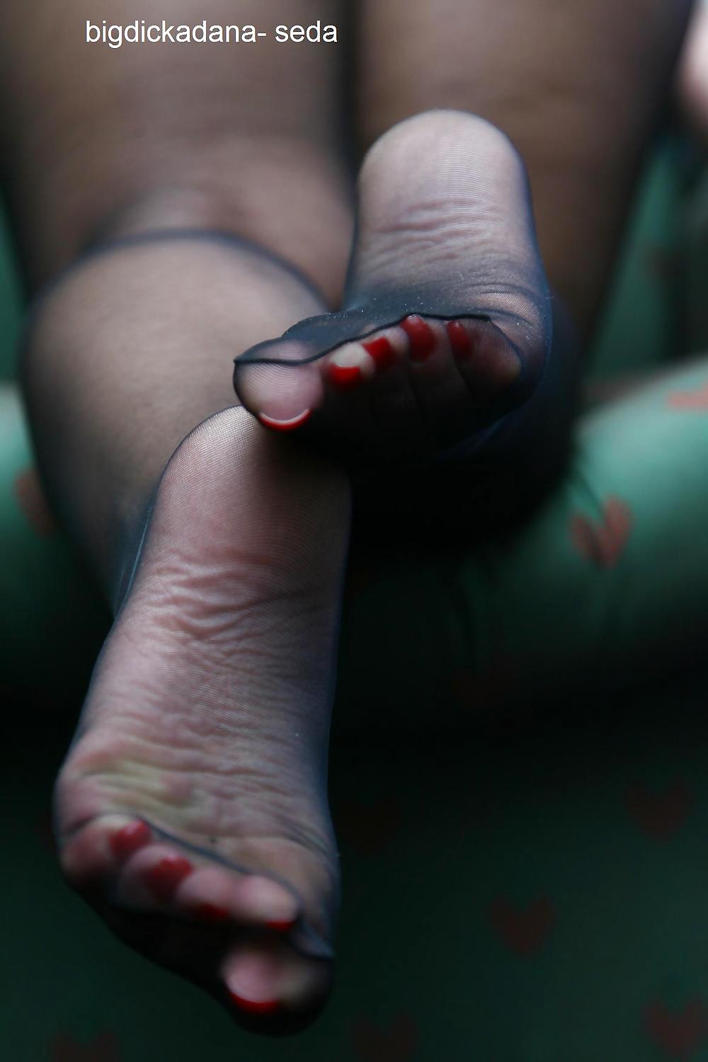 Feticismo dei piedi - seda turca in calze di nylon nere - amatore turco
 #4192895