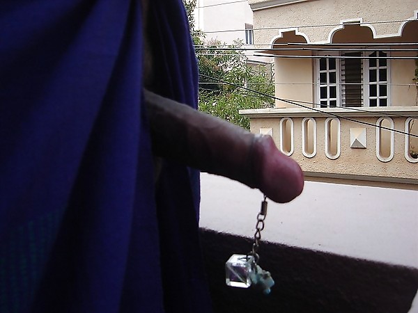 Marchant Nue Et Montrant Bite Dans Balcon #22156554