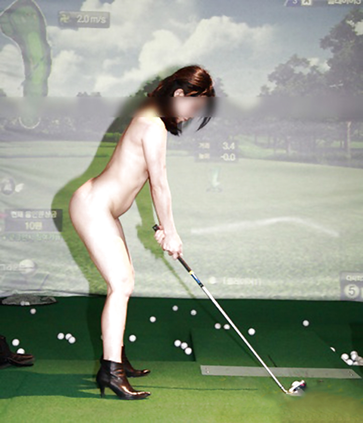 Koreanisches Mädchen Am Golfclub #9153825