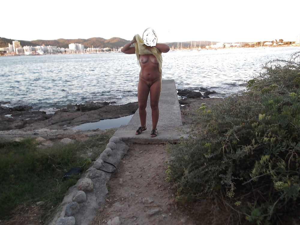 Desnudos en la playa
 #13584613