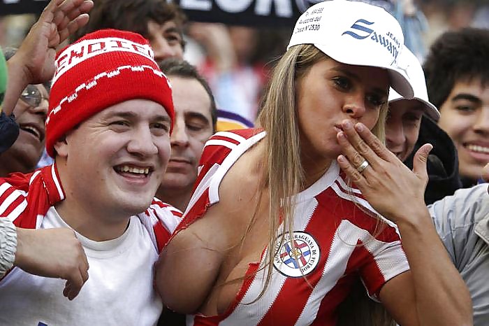 Appealing Football Followers #9922803