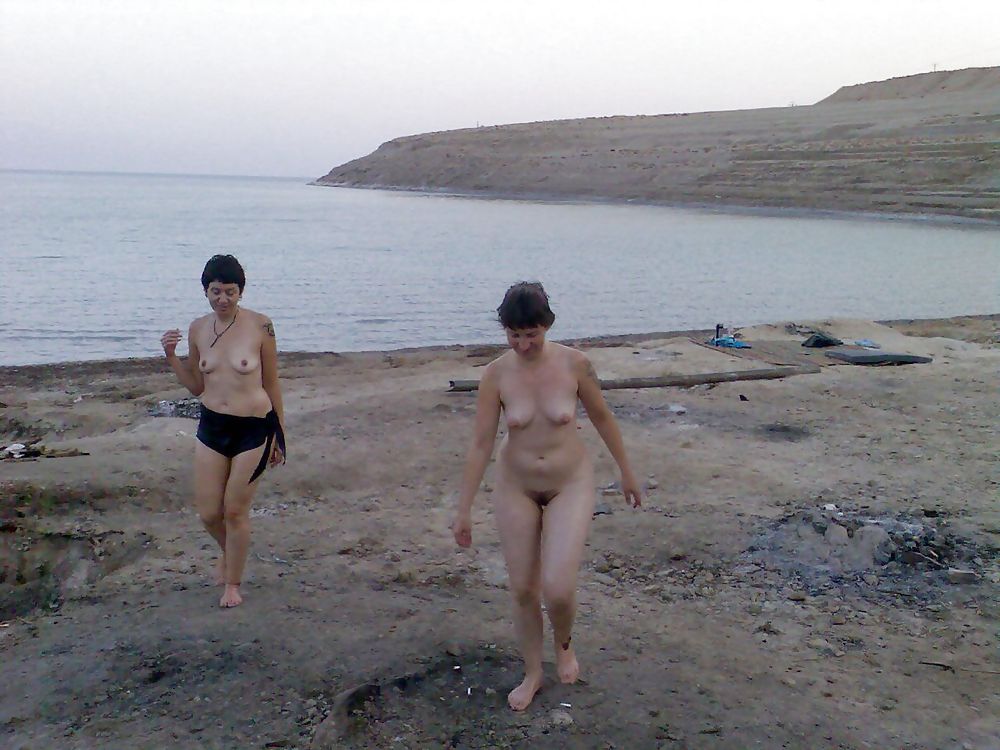 Nudisti maturi in spiaggia
 #4834662
