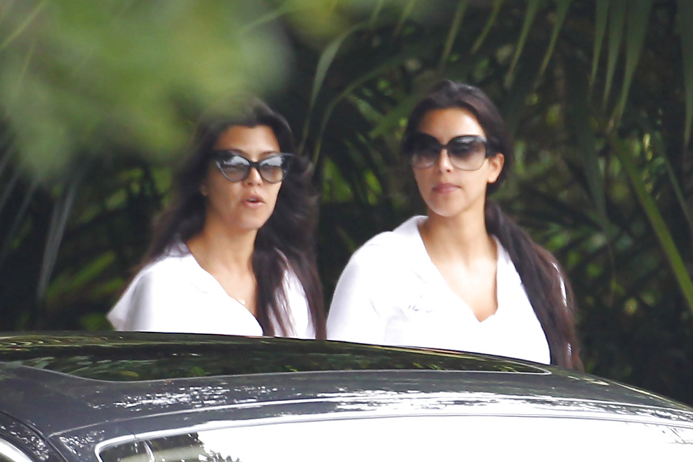 Kim Kardashian Leaving the 4 season hotel #5300318