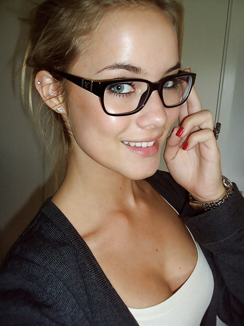 Hot babes in occhiali da troc
 #19011781