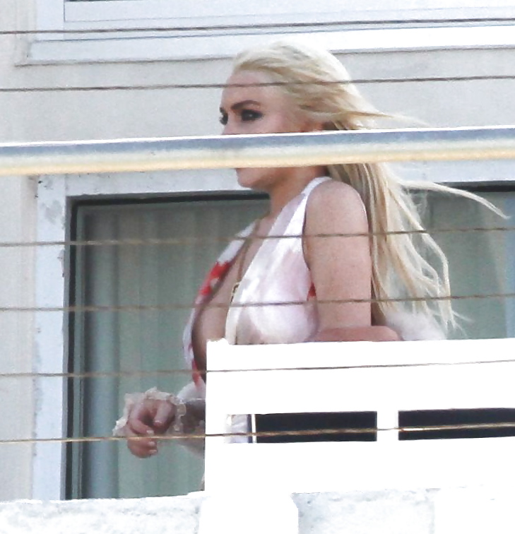 Lindsay lohan boobslip durante ps en miami
 #3873433