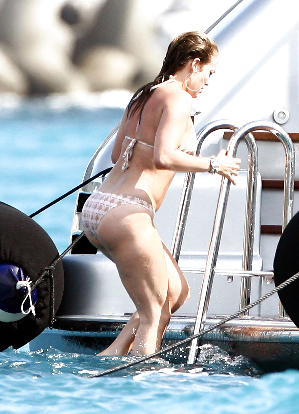 Jennifer lopez in bikini allo yacht in italia
 #2030842