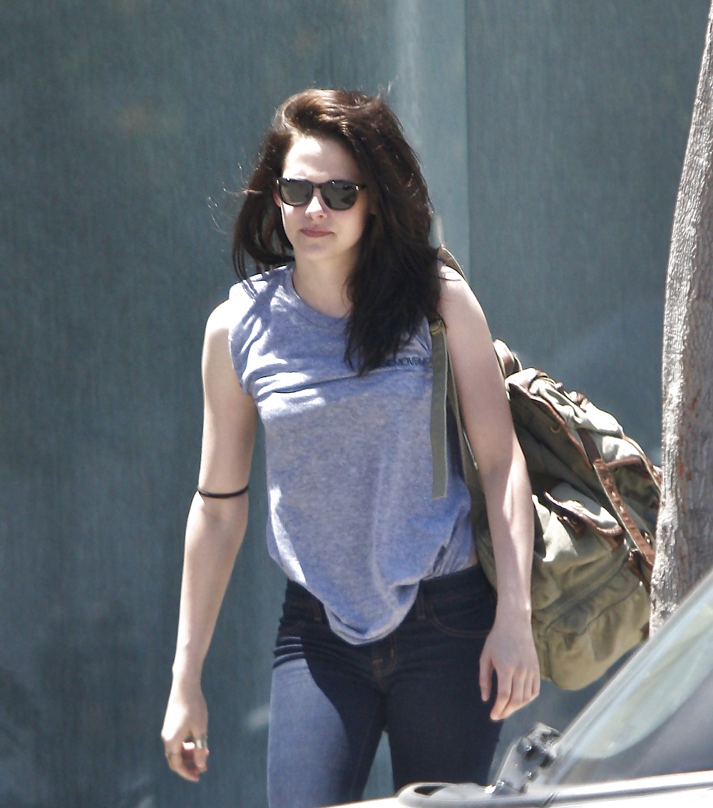 Kristen stewart es vista saliendo del gimnasio en west hollywood
 #5445950