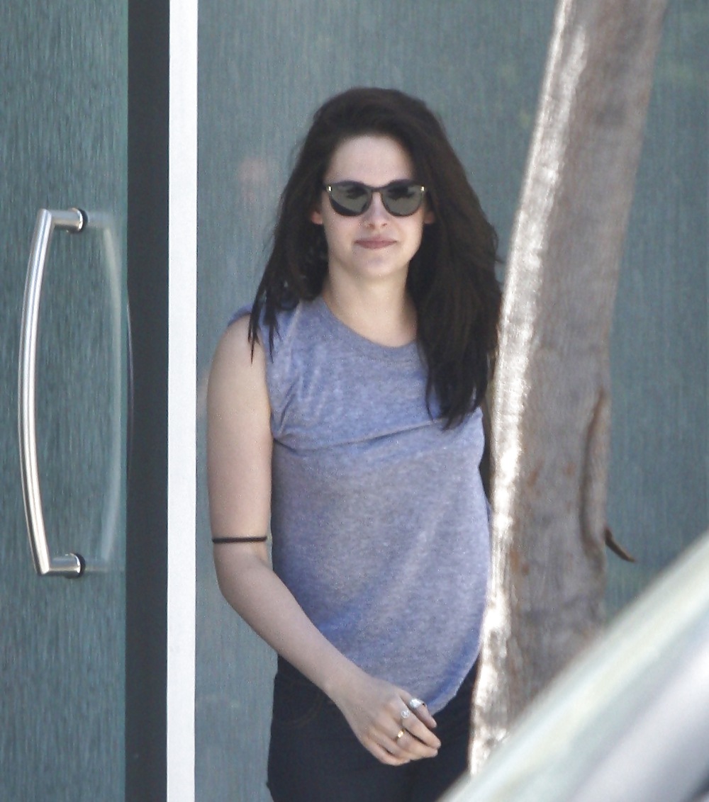 Kristen stewart es vista saliendo del gimnasio en west hollywood
 #5445977