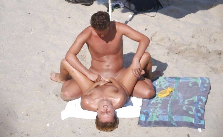 Set di sesso pubblico sulla spiaggia 1
 #18737151