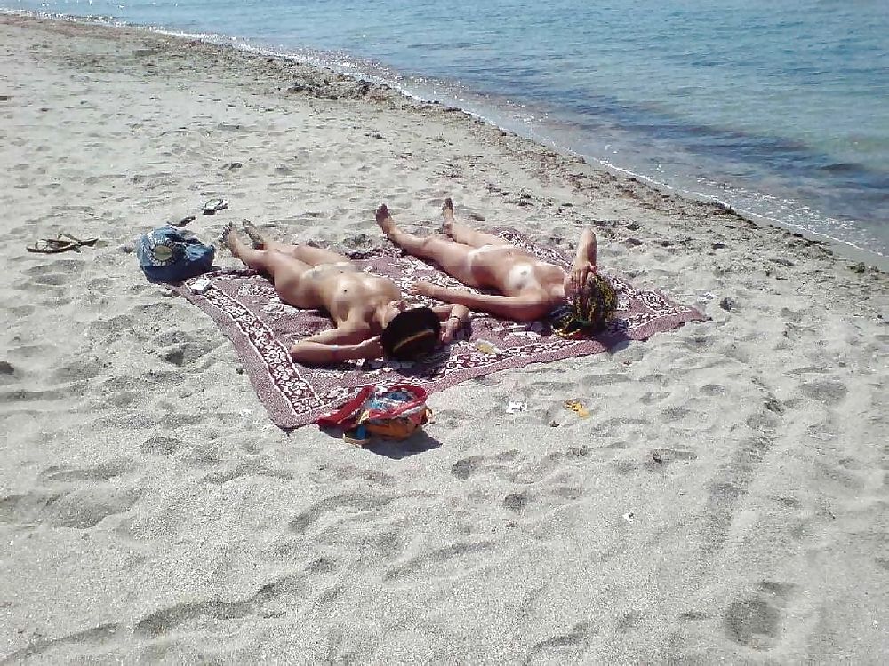 Jóvenes de la playa nudista
 #1013180