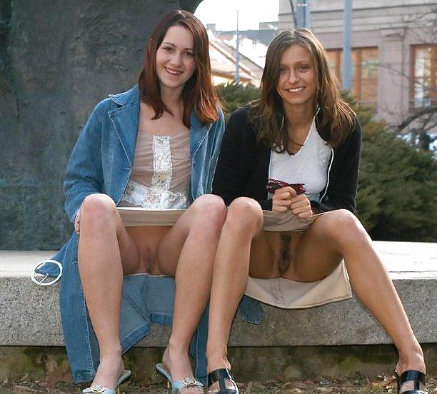 若い女の子と成熟したアップスカートの素人混合
 #21621635