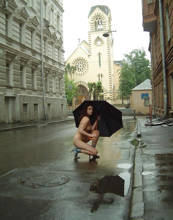 Nude Jewish Girl Walking In Streets #16367891
