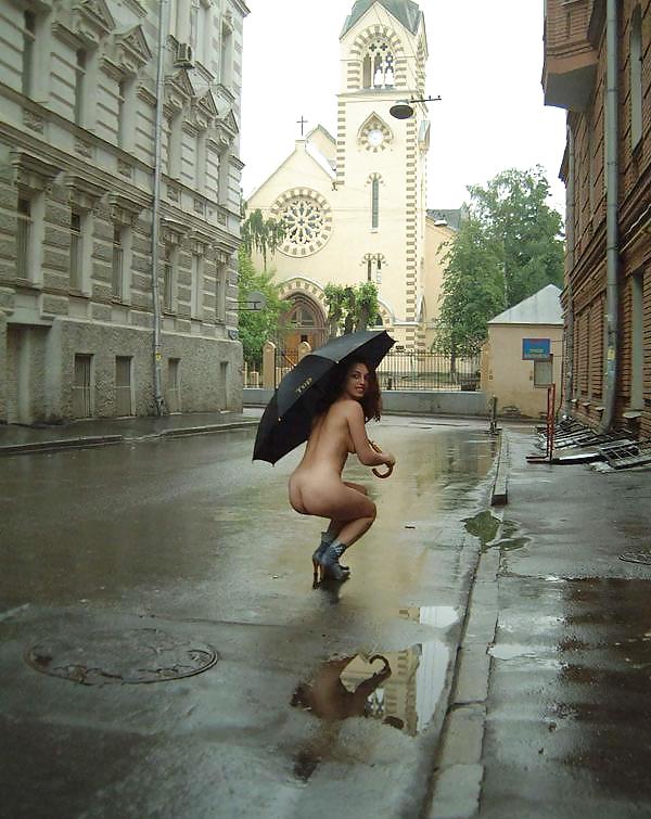 Nude Jewish Girl Walking In Streets #16367980