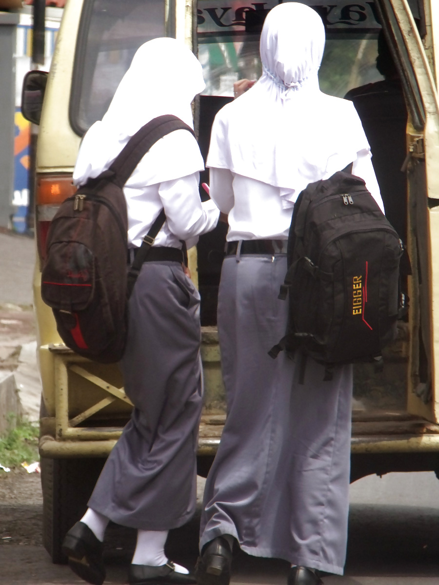 Schoolgirl Hijab's Ass Looks Sexy When Riding Public Trans #11106335