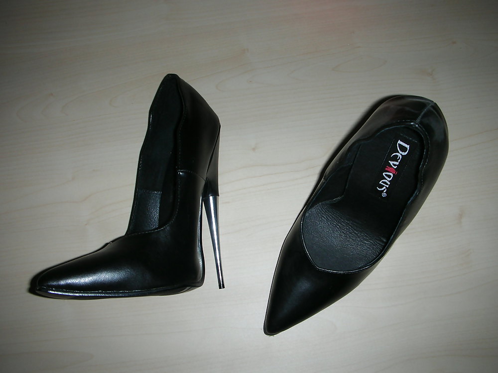 Wife cum over her black 16 cm metal spiked heels #15297986