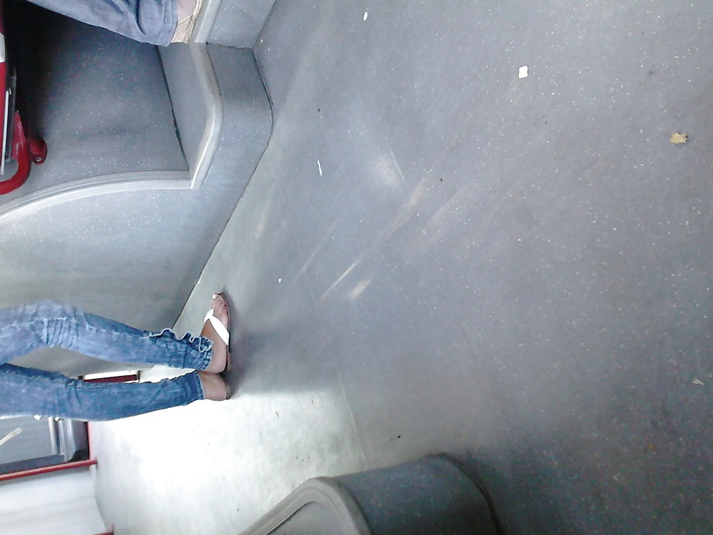 Piedi in autobus
 #22498110