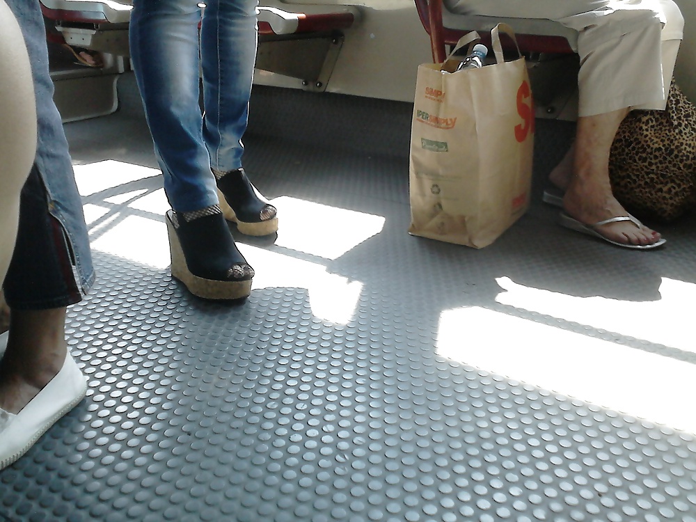 Füße In Bus #22498202