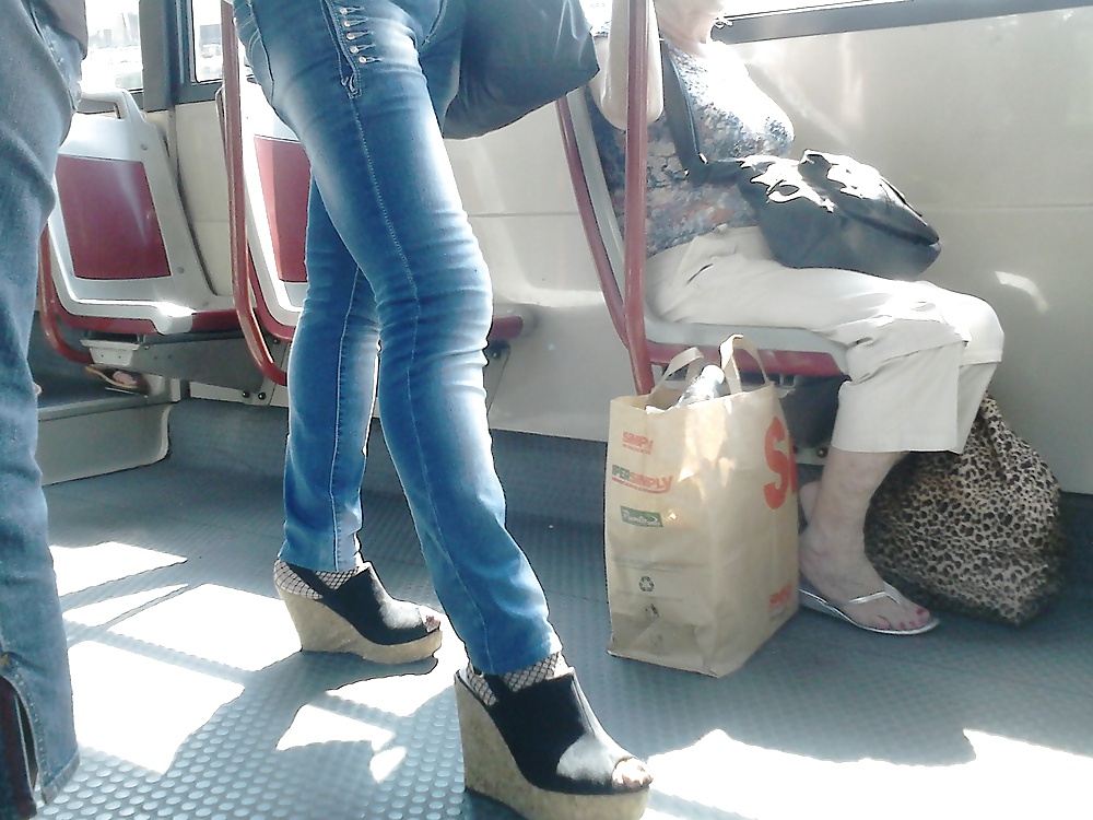 Füße In Bus #22498214