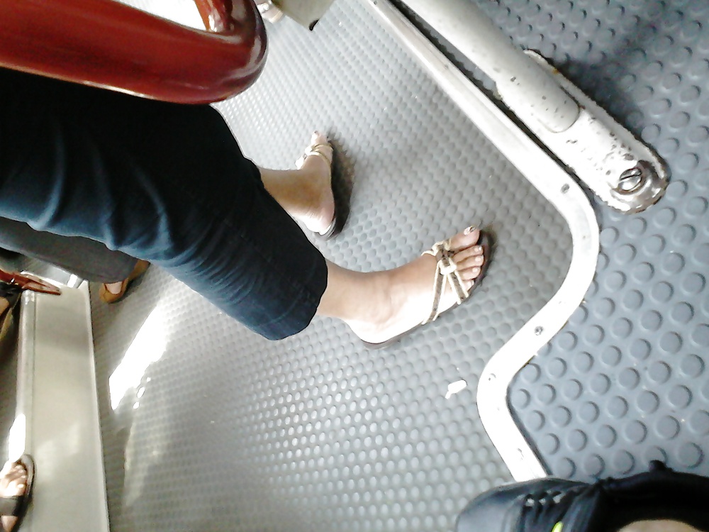 Füße In Bus #22498242