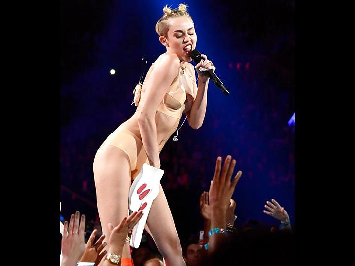 Miley cyrus stripper posing at vma 2013 ギャラリー 1
 #21540842