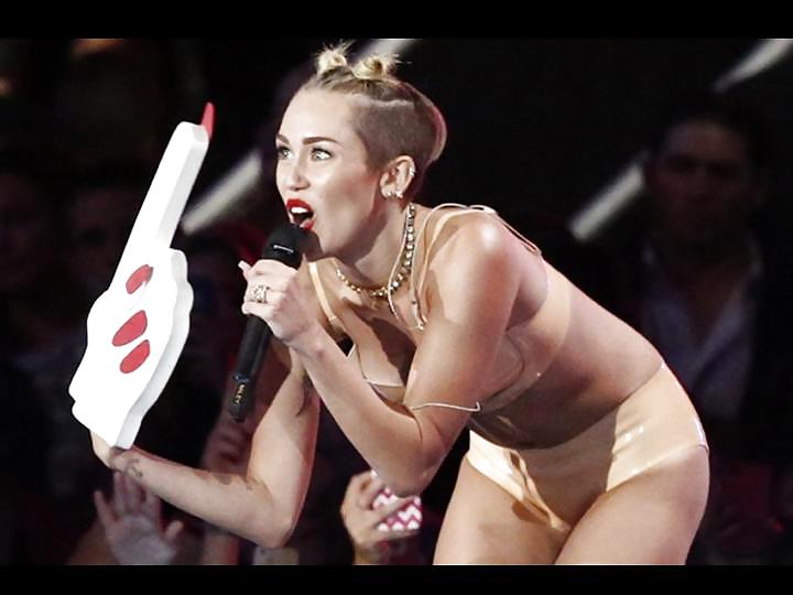 Miley cyrus stripper posing at vma 2013 ギャラリー 1
 #21540867