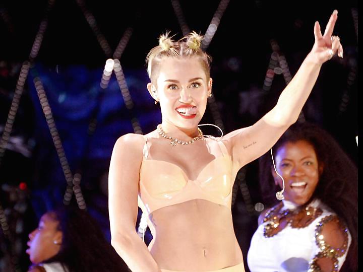 Miley cyrus stripper posing at vma 2013 ギャラリー 1
 #21540875