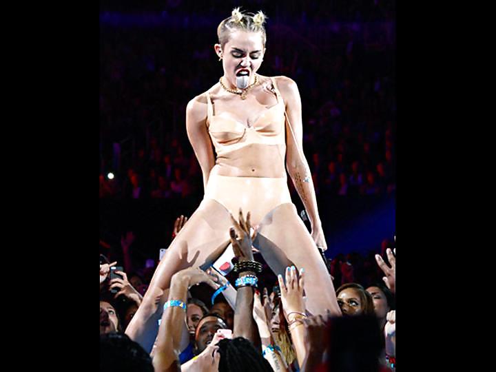 Miley Cyrus Stripper Bei VMA 2013 Galerie Posiert 1 #21540912