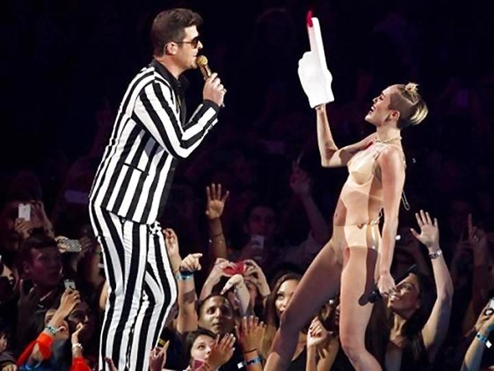 Miley Cyrus Stripper Posant à Vma Galerie 2013 1 #21540936