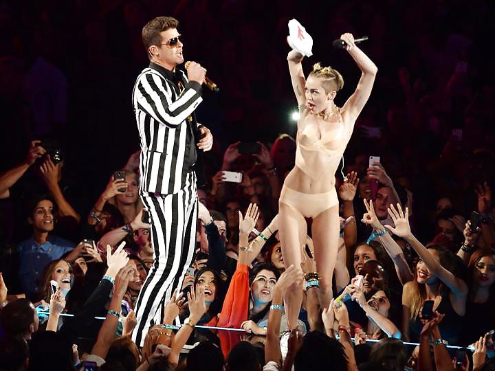 Miley Cyrus Stripper Posant à Vma Galerie 2013 1 #21540962