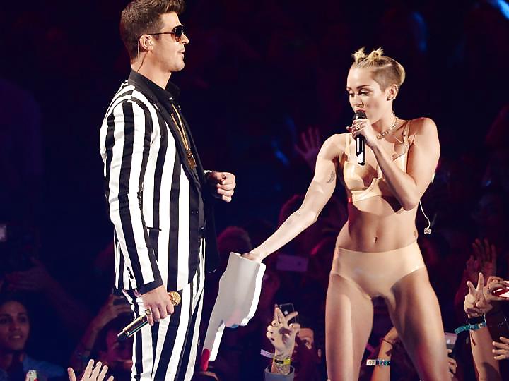 Miley cyrus stripper posing at vma 2013 ギャラリー 1
 #21540971