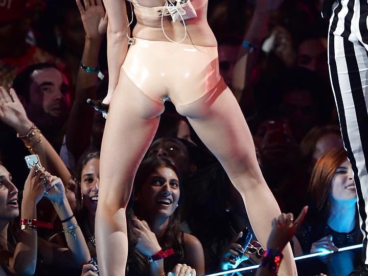 Miley cyrus stripper posing at vma 2013 ギャラリー 1
 #21540985