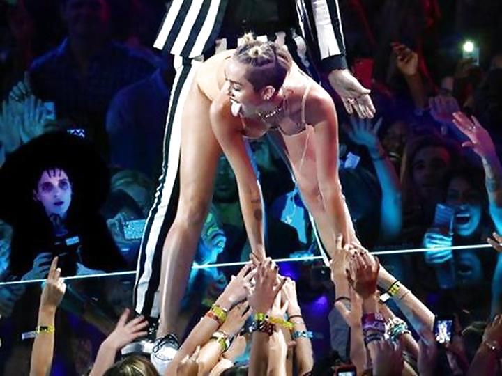Miley Cyrus Stripper Bei VMA 2013 Galerie Posiert 1 #21541013